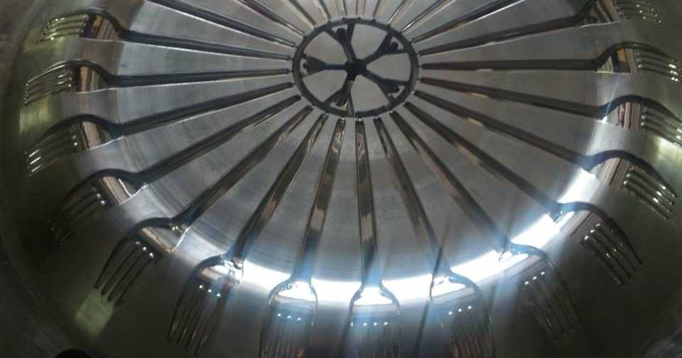 Polimento de Moldes e Metais: Qualidade de Superfície e Acabamento para a Indústria